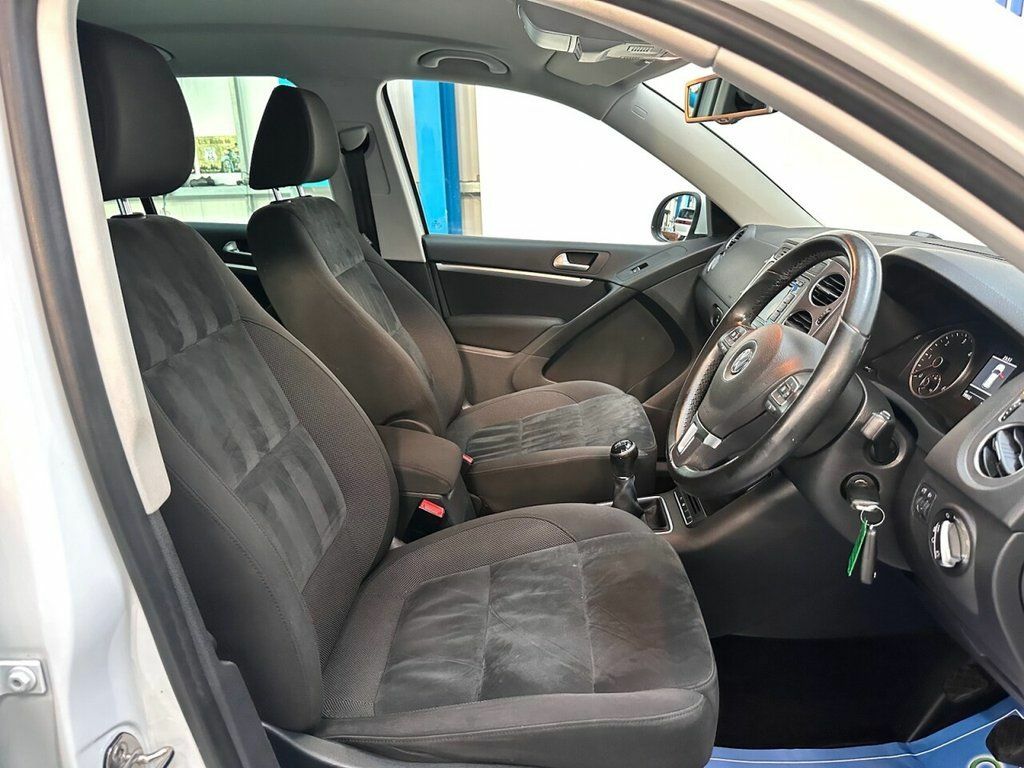 Volkswagen Tiguan Suv  #17