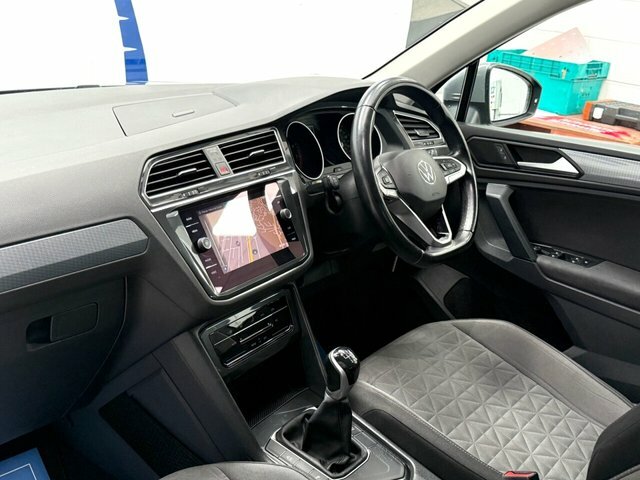 Volkswagen Tiguan Tsi Life Suv Grey #2