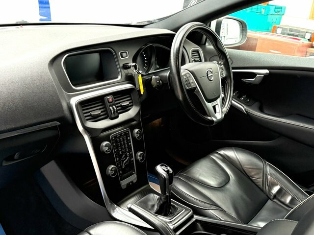 Volvo V40 T2 R-design Edition Hatchback DM19YLJ White #4