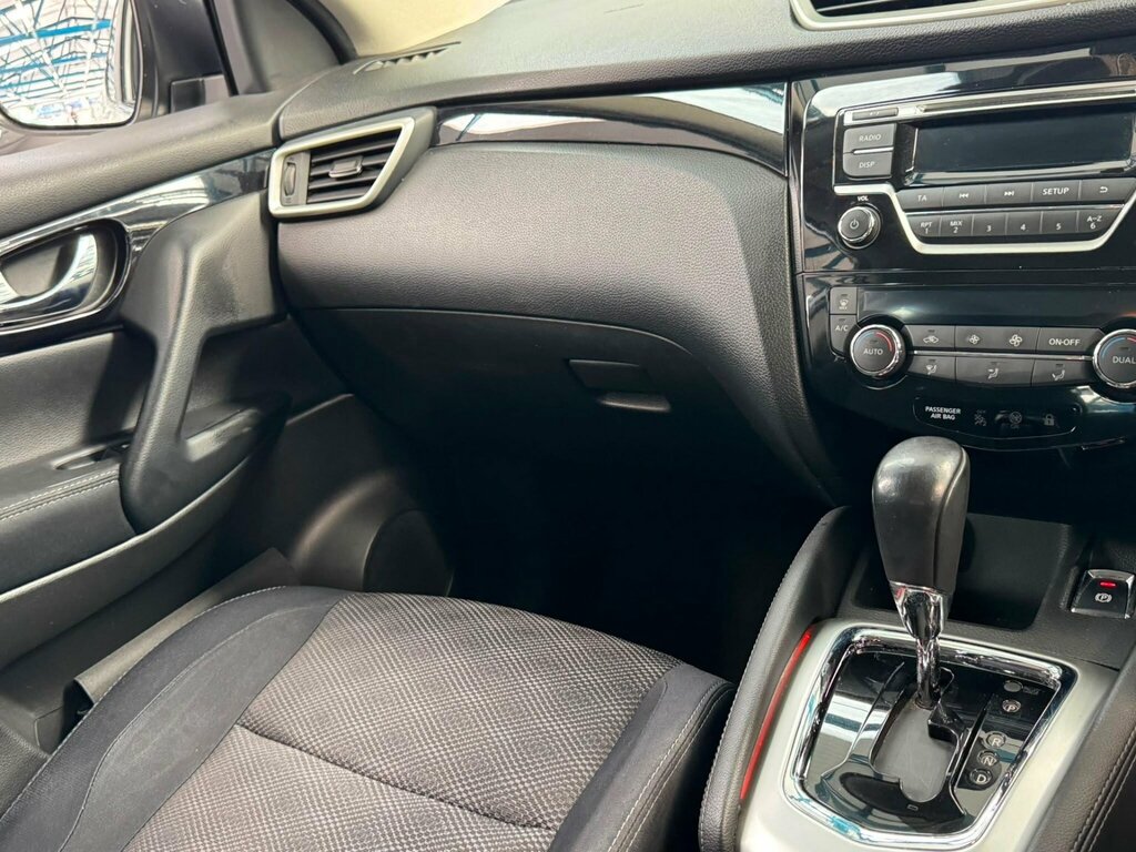 Nissan Qashqai Hatchback Black #32