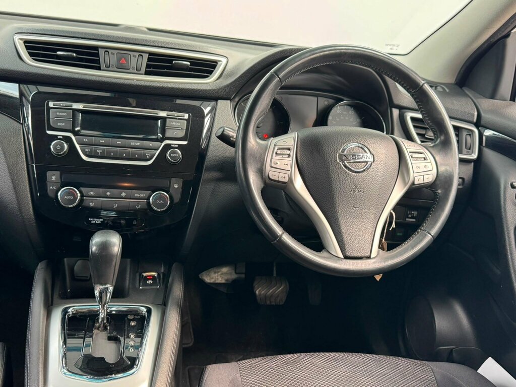 Nissan Qashqai Hatchback Black #11