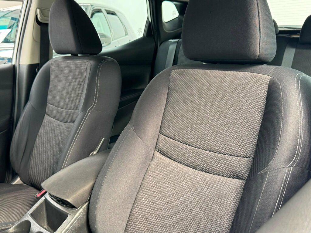 Nissan Qashqai Hatchback Black #33