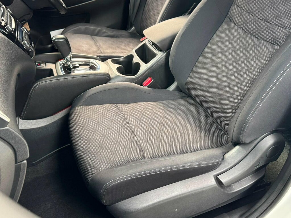 Nissan Qashqai Hatchback Black #31