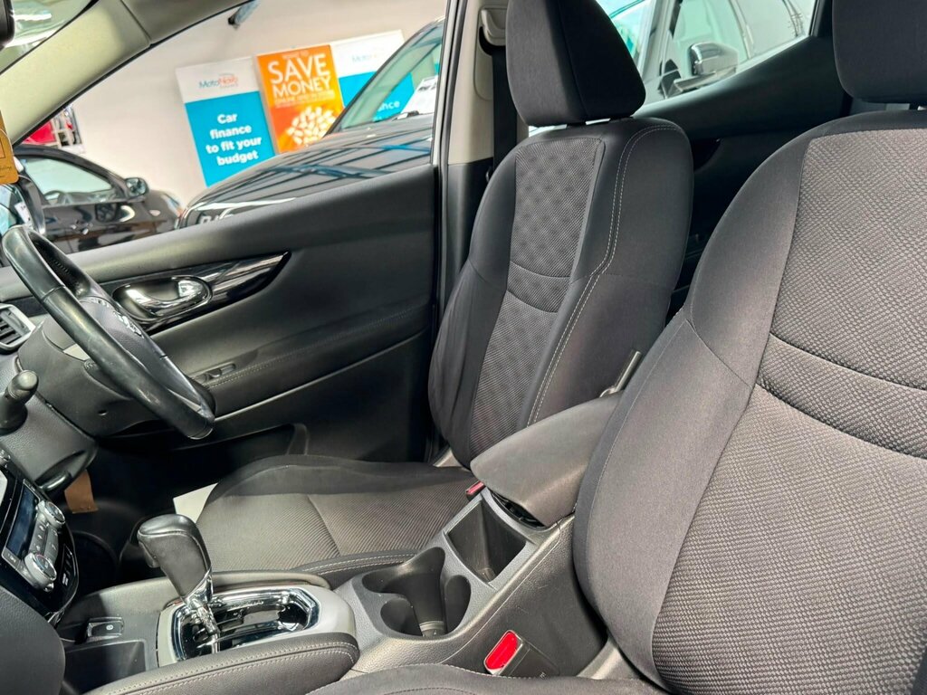 Nissan Qashqai Hatchback Black #34