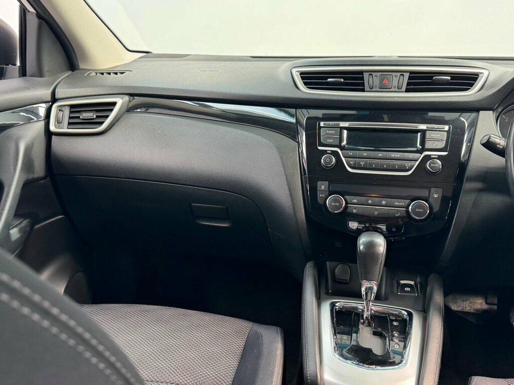 Nissan Qashqai Hatchback Black #12