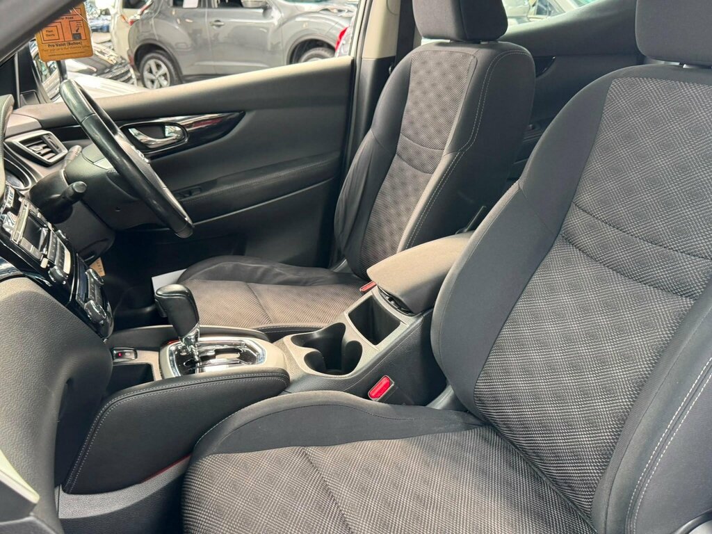 Nissan Qashqai Hatchback Black #30