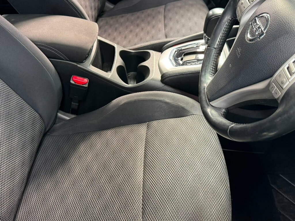 Nissan Qashqai Hatchback Black #18