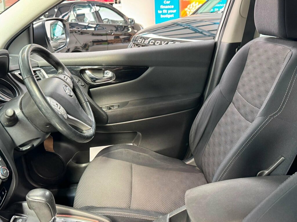 Nissan Qashqai Hatchback Black #17