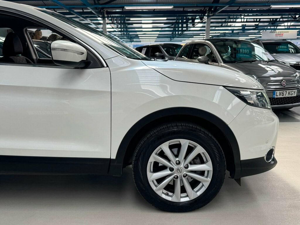 Nissan Qashqai Hatchback Black #8