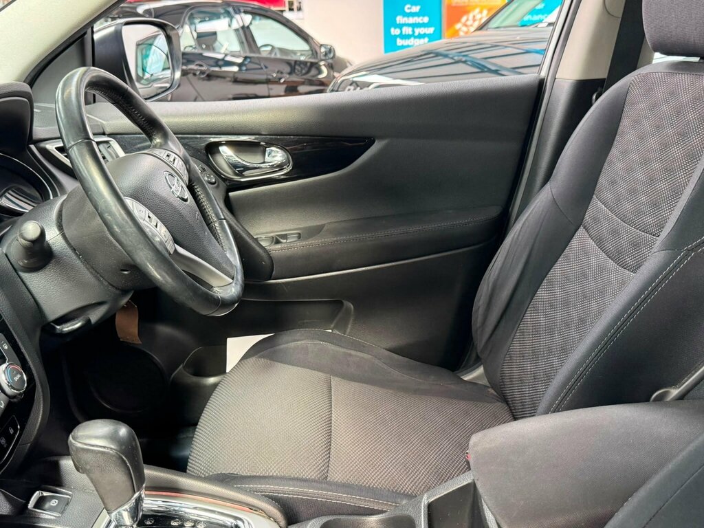 Nissan Qashqai Hatchback Black #37