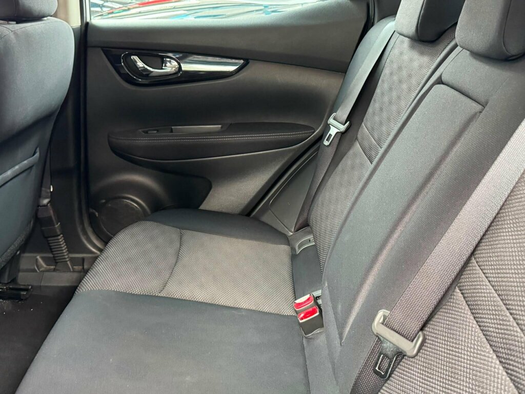 Nissan Qashqai Hatchback Black #25