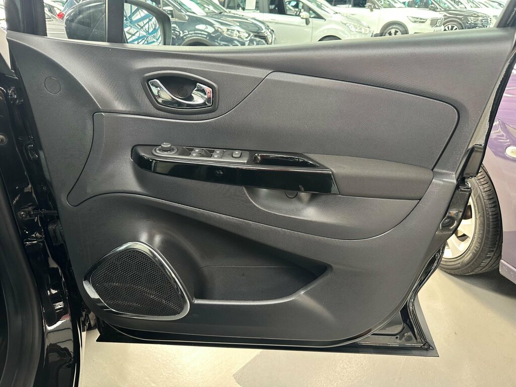 Renault Captur Media-nav Energy 1.4 - Main Dealer Prepared Beige #11