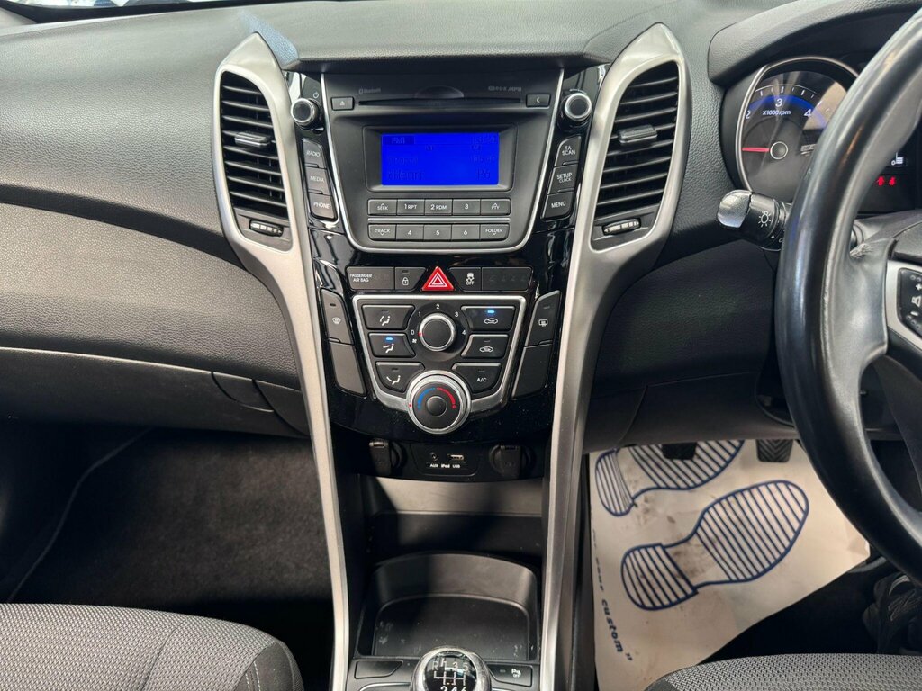 Hyundai I30 1.6 Crdi Se Business Edition Blue Drive 109 Bhp Blue #25