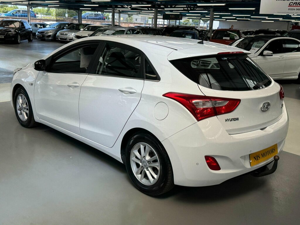 Hyundai I30 1.6 Crdi Blue Drive Se Euro 6 Ss White #2
