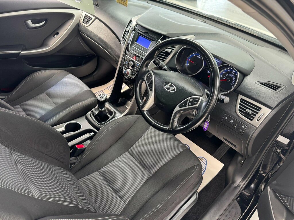 Hyundai I30 1.6 Crdi Blue Drive Active Euro 5 Ss Black #3