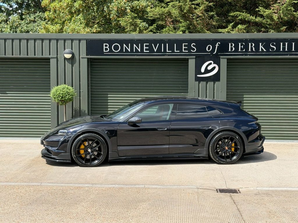 Porsche Taycan Estate Black #5