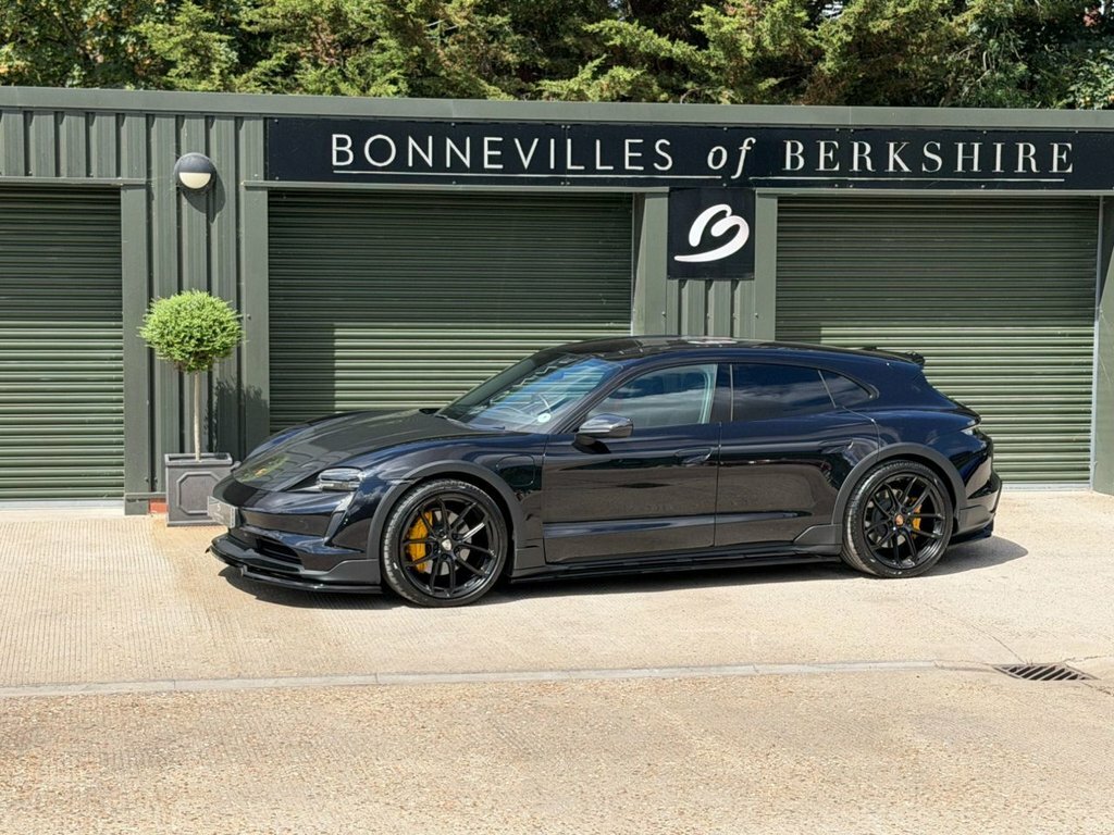 Porsche Taycan Estate Black #4