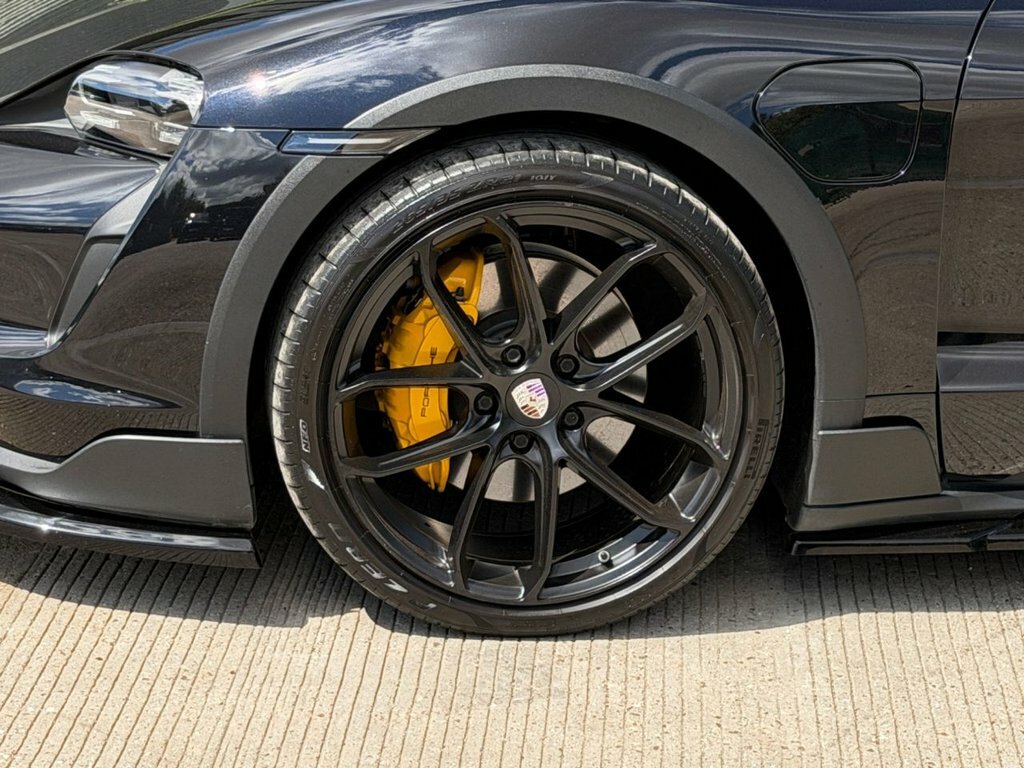 Porsche Taycan Estate Black #6