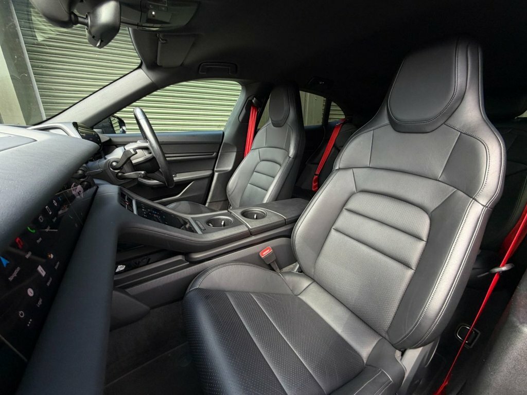 Porsche Taycan Estate Black #2