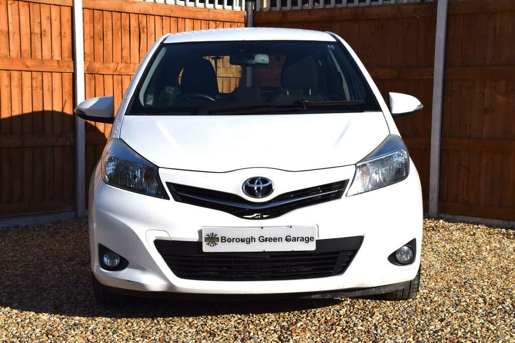 Toyota Yaris 1.33 Dual Vvt-i Icon Plus Euro 5 White #2