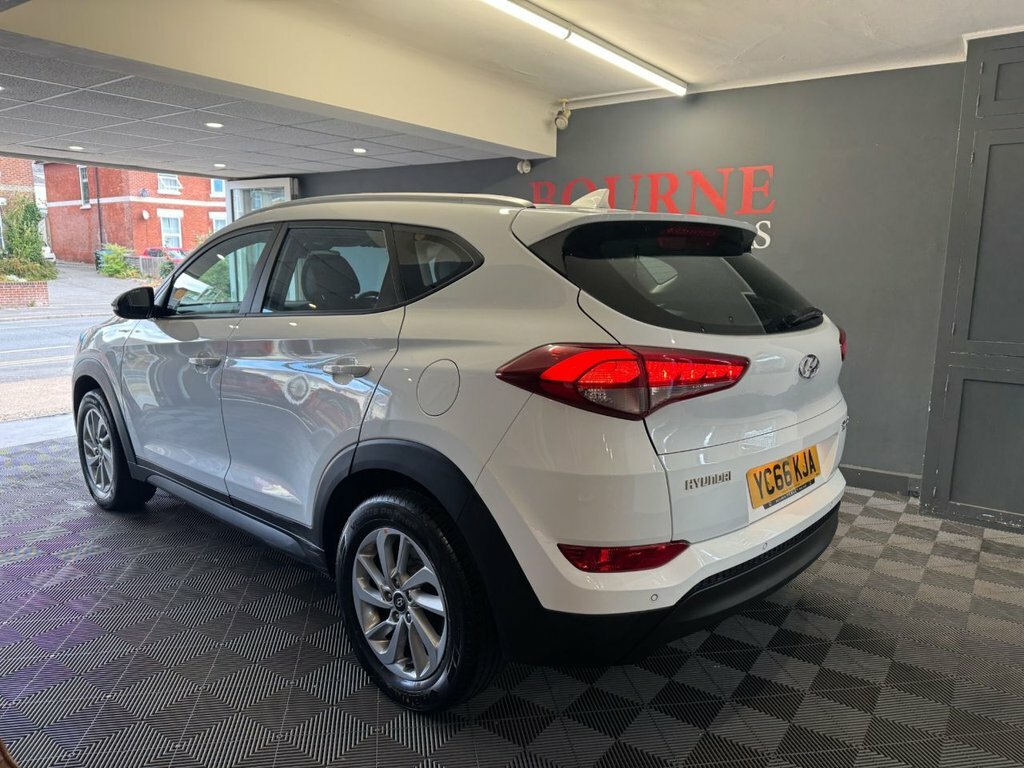 Hyundai Tucson 1.7L Se Nav White #3