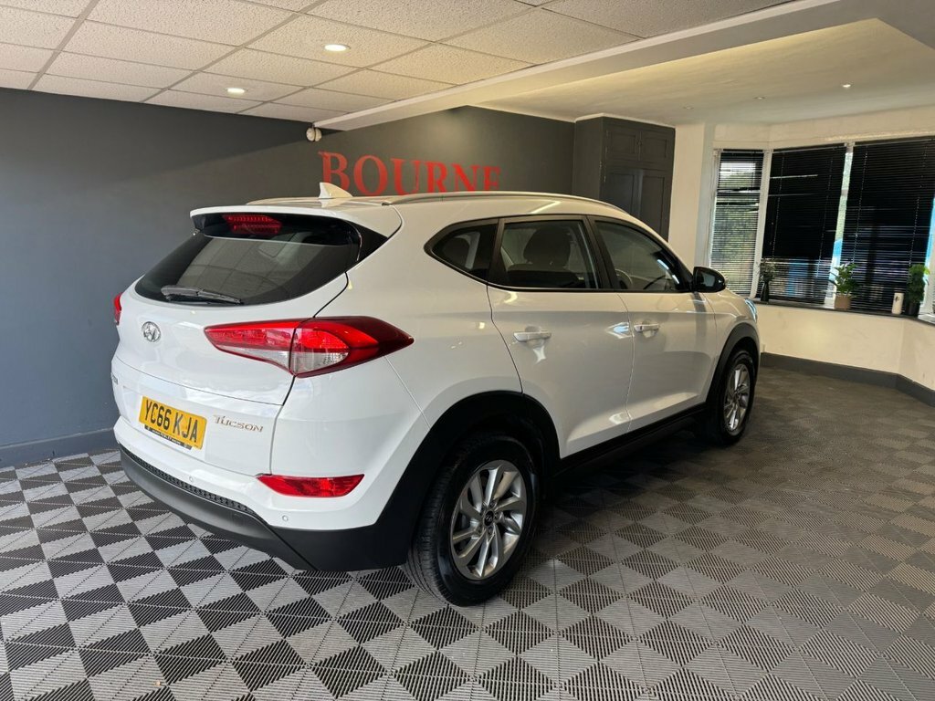 Hyundai Tucson 1.7L Se Nav White #4