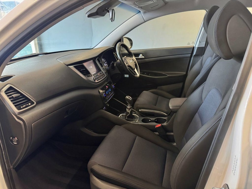 Hyundai Tucson 1.7L Se Nav White #5