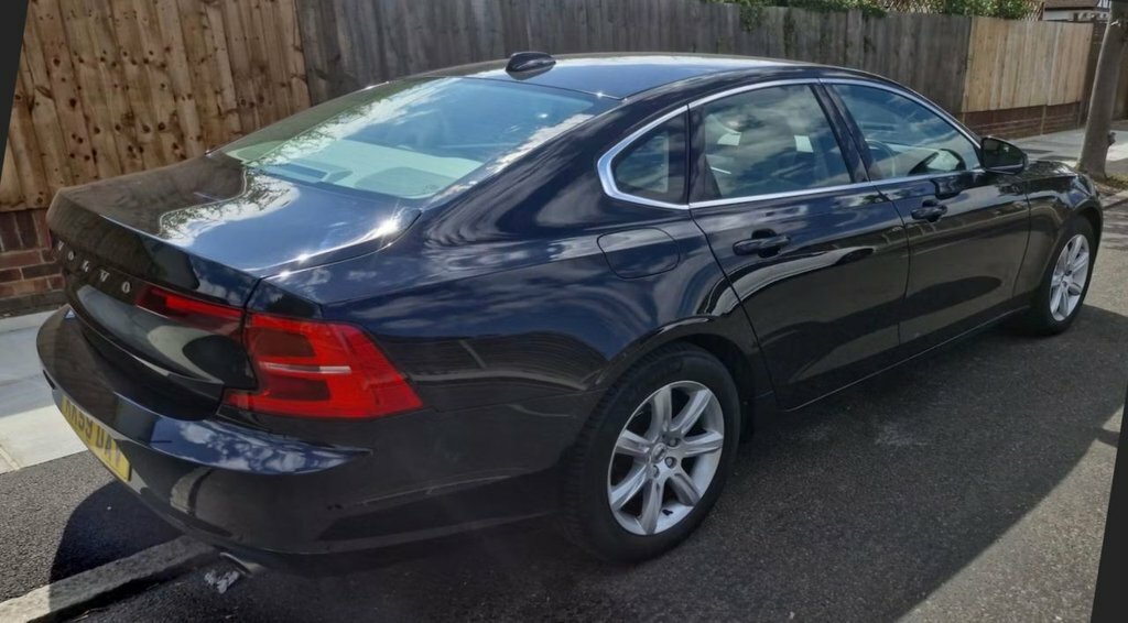 Volvo S90 2L Momentum Black #4