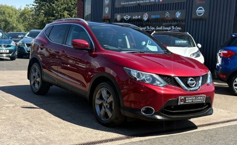 Nissan Qashqai 1.5 Qashqai N-connecta EO66OFL Red #4