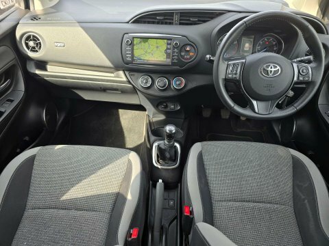 Toyota Yaris 1.5 Vvt-h Gr Sport Hatchback Hybrid E-c Black #7