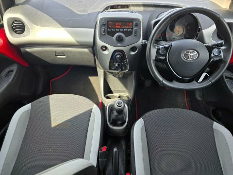 Toyota Aygo X 1.0-Vvt-i-x-euro-5-3dr-euro-5 White #6