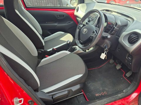 Toyota Aygo X 1.0-Vvt-i-x-euro-5-3dr-euro-5 White #5