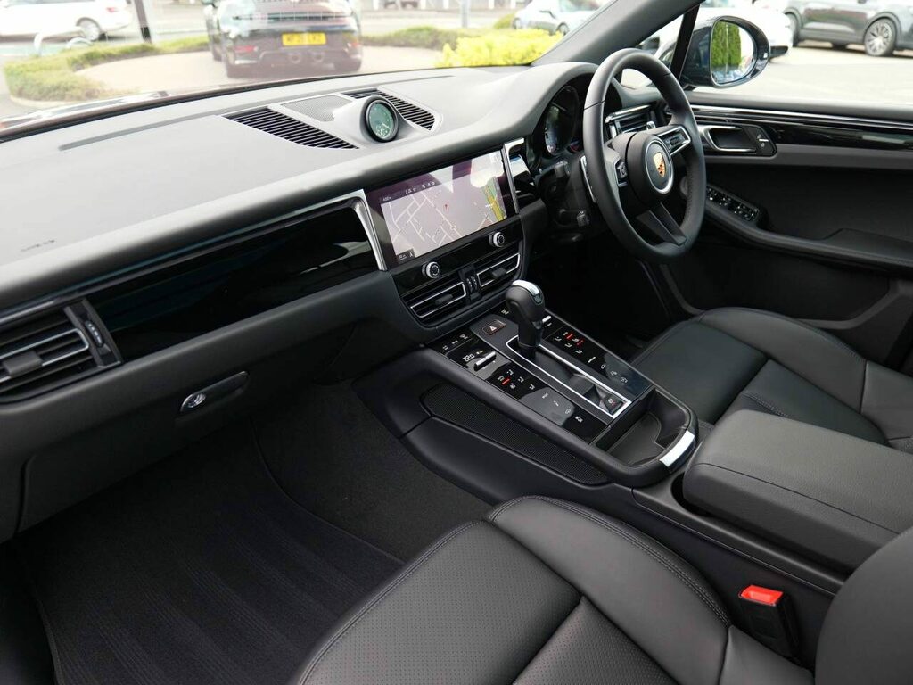 Porsche Macan Petrol Black #4