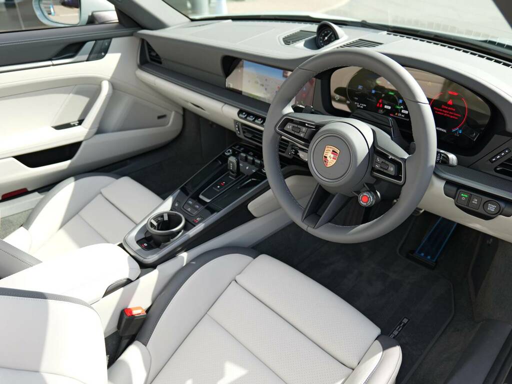Porsche 911 Carrera 4S Cabriolet  Green #4