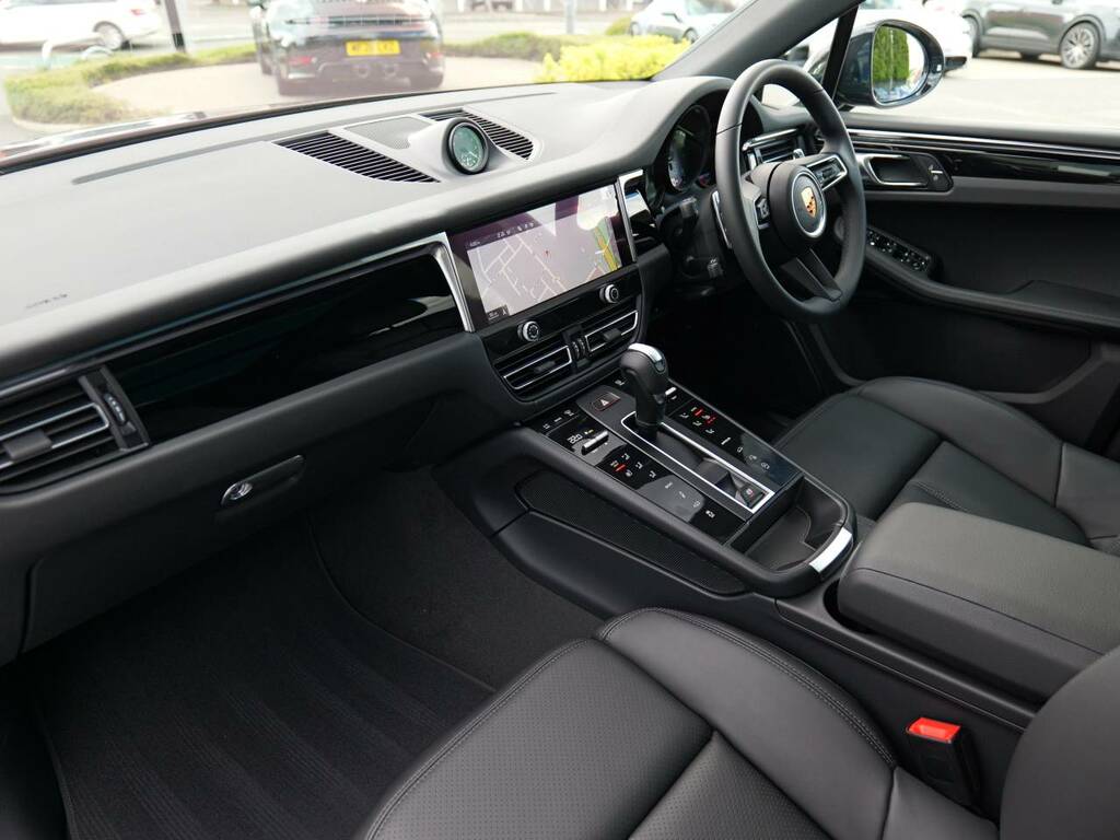 Porsche Macan S Black #4