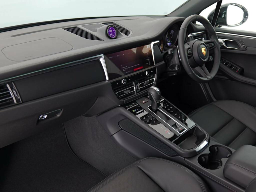 Porsche Macan T Black #4
