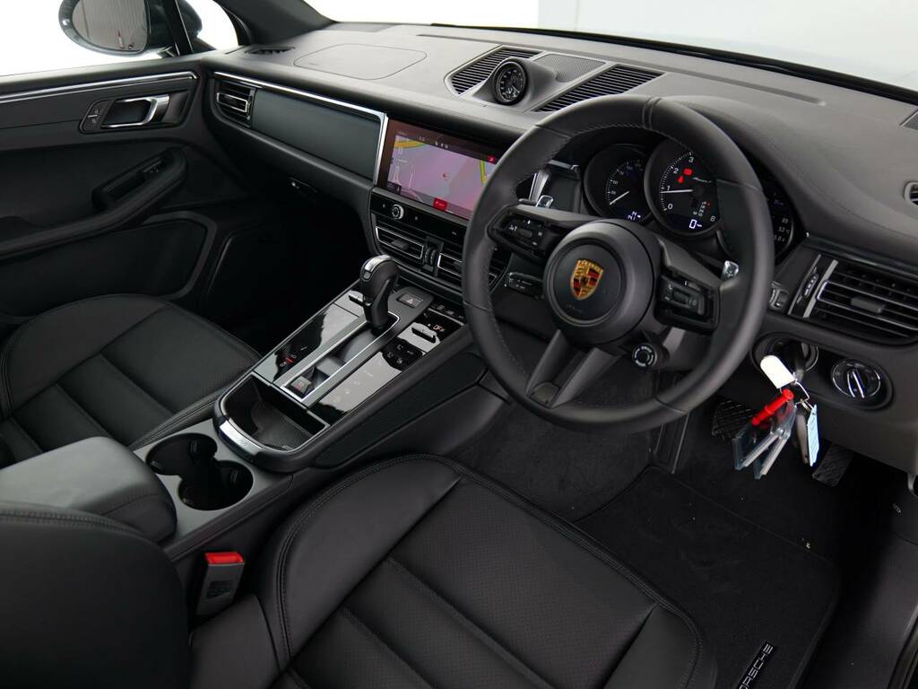 Porsche Macan T Black #5