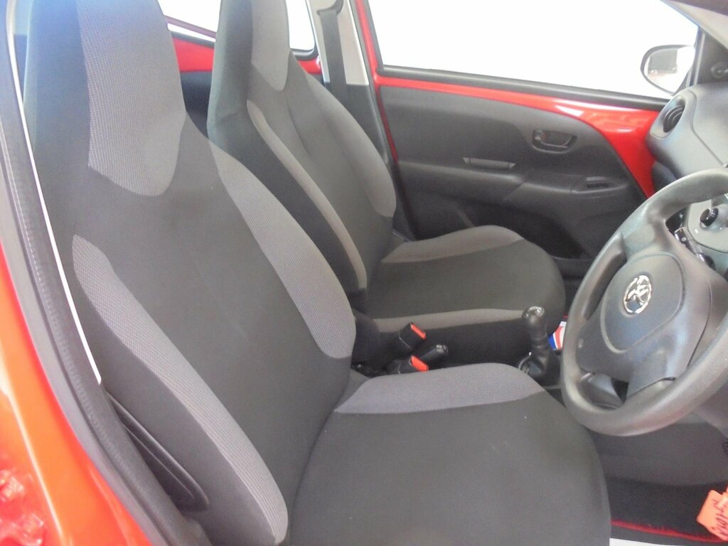 Toyota Aygo 1.0 Vvt-i X Euro 5 Euro 5 Red #4