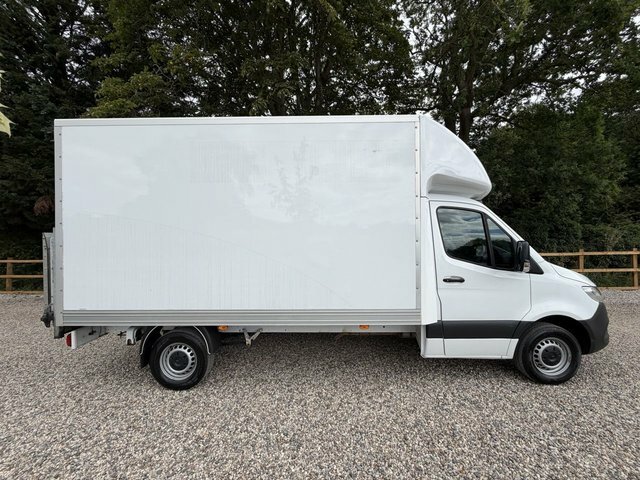 Mercedes-Benz Sprinter 315 Cdi Progressive Luton KN72RRU White #3