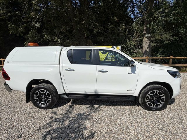Toyota HILUX D-4d Invincible Pickup Double White #3