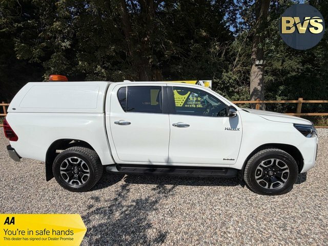 Toyota HILUX D-4d Invincible Pickup Double White #4