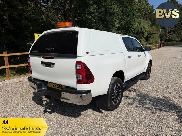 Toyota HILUX D-4d Invincible Pickup Double White #5