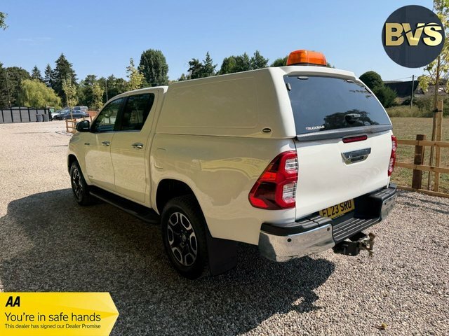 Toyota HILUX D-4d Invincible Pickup Double White #2