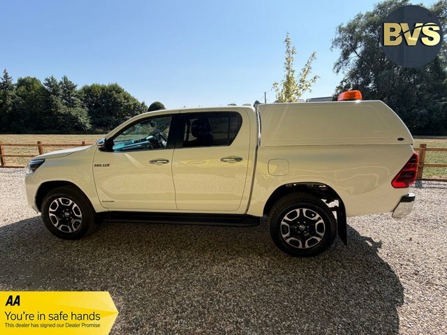 Toyota HILUX D-4d Invincible Pickup Double White #6