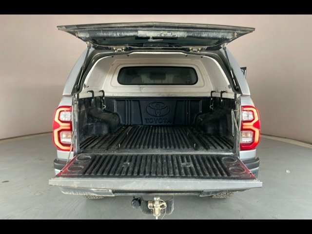 Toyota HILUX D-4d Invincible Pickup Double Silver #4