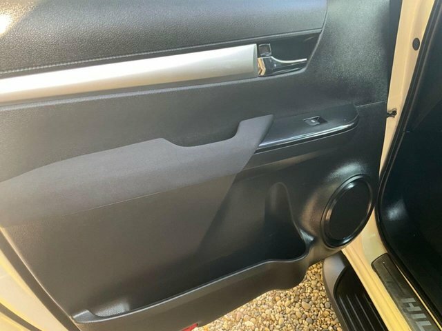 Toyota HILUX Active 2.4 D-4d Dcab Black #13