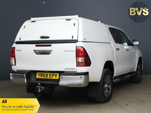 Toyota HILUX D-4d Invincible X Pickup White #3