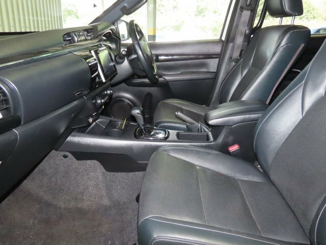 Toyota HILUX 2.4 D-4d Active 4Wd Euro 6 3.5T Black #13