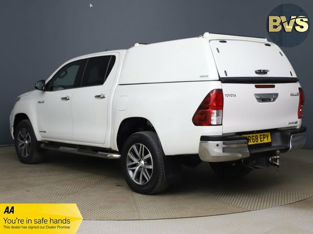 Toyota HILUX D-4d Invincible X Pickup White #4