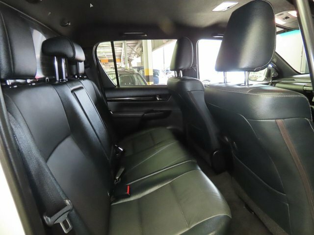 Toyota HILUX 2.4 D-4d Active 4Wd Euro 6 3.5T Black #12